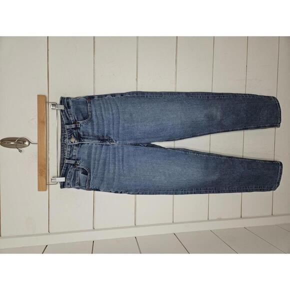 American Eagle Outfitters size 4 Medium blue wash distressed Mom Jeans - Picture 1 of 6